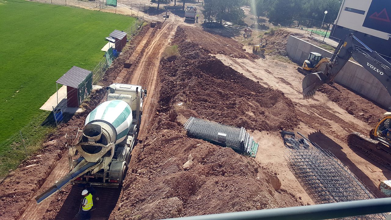 Obra de la “piscinas municipales en urbanización “las camaretas”